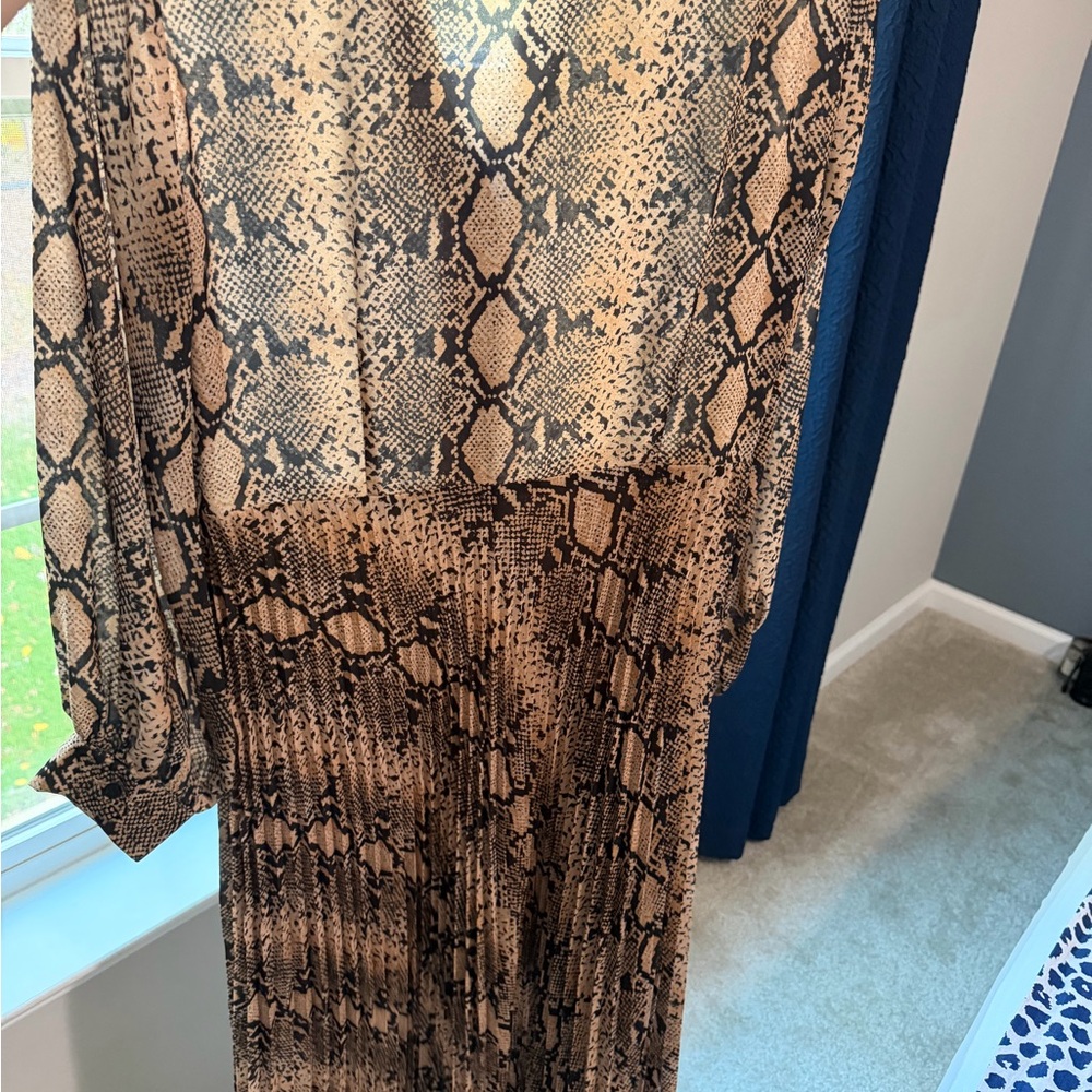 Dress - Picture 9 of 16